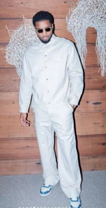 Dior x Hylton Nel Cream & Light Blue Carpenter Jeans usados por Donovan Mitchell en la cuenta de Instagram @nbafashionfits