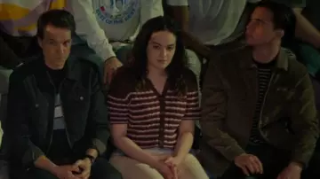 Pull Oliver Polo bleu kimchi porté par Samantha LaRusso (Mary Mouser) comme on le voit dans Cobra Kai (S06E14)