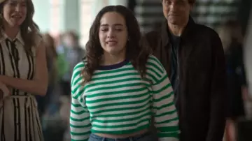 Pratique quotidienne par Anthropologie Pull porté par Samantha LaRusso (Mary Mouser) comme on le voit dans Cobra Kai (S06E15)