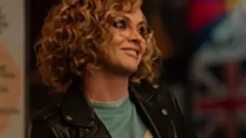Yellowjackets S03 Christina Ricci Blue Cat Sweater of Misty (Christina Ricci) in Yellowjackets (S02E01)