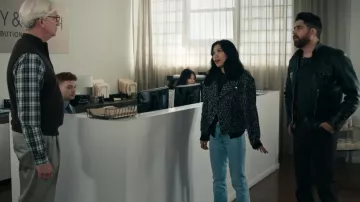 Chaqueta IRO Voxy usada por Melody 'Mel' Bayani (Liza Lapira) como se ve en The Equalizer (T05E08)