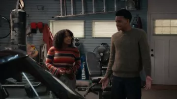 Whole Studios Jeans cargo délavé à l’acide porté par Delilah (Laya DeLeon Hayes) comme on le voit dans The Equalizer (S05E08)