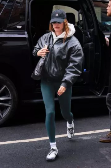 Casquette de baseball Fila portée par Hailey Bieber à New York le 3 février 2025