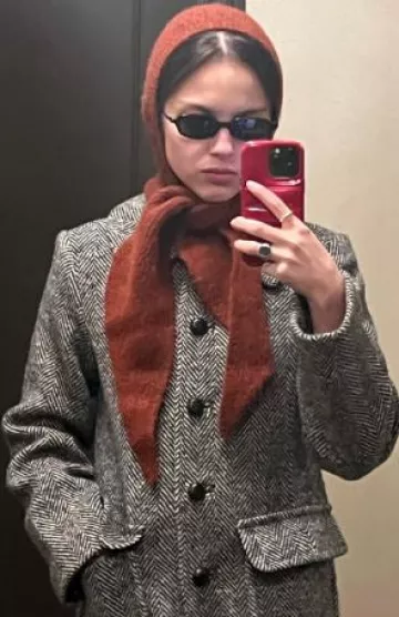 Manteau Doen Bonnaire porté par Olivia Rodrigo sur son Instagram le 4 février 2025