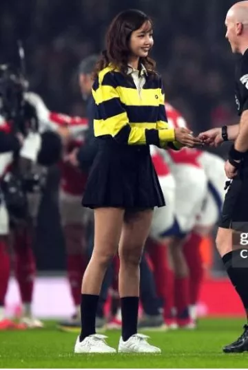 Shushu/Tong Belt-Embellished Pleated Skirt worn by Lisa at Arsenal Vs. Tottenham Hotspur Premier League Game on January 15, 2025
