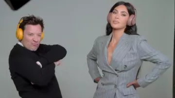 Beats Studio Pro x Kim Kardashian - Auriculares Bluetooth con cancelación de ruido usados por Kim Kardashian como se ve en The Kardashians (T06E03)