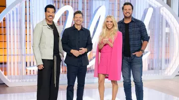 Pink Blazer Dress of Carrie Underwood in American Idol