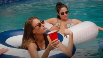 Oliver Peoples Cat-Eye Frame Lunettes de soleil portées par Paige DeSorbo comme on le voit dans Summer House (S09E01)