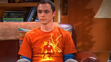 La camiseta naranja de Flash Lightning de Sheldon Cooper (Jim Parsons) en The Big Bang Theory (T03E19)
