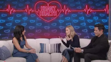 Combinaison large sans manches à col en V ceinturée Joie portée par Tara Narula comme on le voit en DIRECT avec Kelly et Mark le 20 février 2025