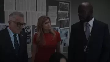 Victoria Beckham Camiseta Vestido entallado usado por Valerie Whitesell (Connie Britton) como se ve en Zero Day (S01E04)