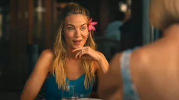 Lululemon Energy Longline Bra Ribbed Luxtreme usado por Jaclyn Lemon (Michelle Monaghan) como se ve en The White Lotus (S03E02)