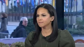 Frame Ruched Sleeve T-Shirt worn by Laura Jarrett as seen in Today on  February 24, 2025