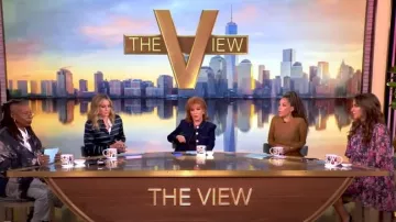 Cinq a Sept Olive Cosmo Flowers Minivestido usado por Alyssa Farah como se vio en The View el 25 de febrero de 2025