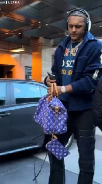 Jean Louis Vuitton Deep Indigo Contrast Panel Karakoram porté par Paolo Banchero sur le compte Instagram @nyknicks