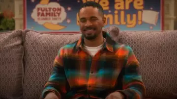 Signature Innovation Group Flannel Shirt Jacket Color Burst portée par Damon (Damon Wayans Jr.) comme on le voit dans Poppa’s House (S01E12)