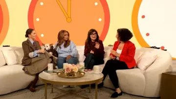 Chaussures Adidas Forum XLG portées par Sunny Anderson comme on le voit dans The Drew Barrymore Show le 24 février 2025