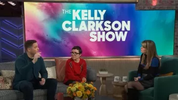 Elie Tahari Le pull Kamila porté par Kelly Clarkson tel qu’on le voit dans The Kelly Clarkson Show le 24 février 2025