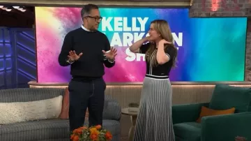 Robe en tricot plissé Karl Lagerfield portée par Kelly Clarkson telle que vue dans le spectacle Kelly Clarkson le 25 février 2025