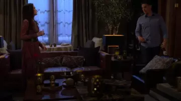 Falda maxi plisada de Steve Madden Coppola usada por Chelsea Lawson (Melissa Claire Egan) como se ve en The Young and the Restless el 26 de febrero de 2025