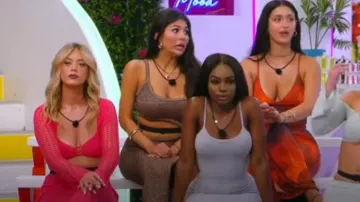 Moda Nova Maya Knit Maxi Vestido usado por Kassy Castillo como se ve en Love Island (T06E32)