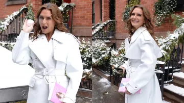 Gabardina blanca de Brooke Shields en la cuenta de Instagram @brookeshields