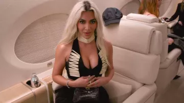 Hermes Mini Kelly usado por Kim Kardashian como se ve en The Kardashians (T06E04)