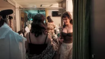 Dolce & Gabbana Skims Ultra Fine Mesh usado por Kim Kardashian como se ve en The Kardashians (T06E04)