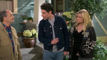 Cardigan Zadig & Voltaire Erra porté par Gemma Johnson (Beth Behrs) comme on le voit dans The Neighborhood (S07E12)