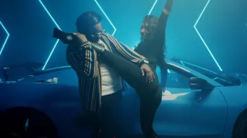 Camisa de ganchillo Casablanca Navy & Multicolor Stripe usada por Finesse2tymes en Finesse2Tymes - Crucifijo [Video Musical Oficial]