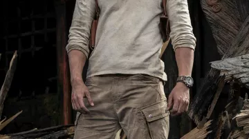 Uncharted movie & Uncharted 4 game's watch worn by Nathan Drake (Tom Holland) in Uncharted