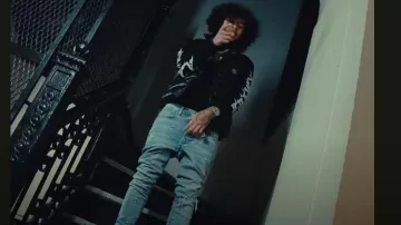 Amiri Light Vintage Indigo Paisley Brodé 'Broken' Jeans porté par DD Osama à DD Osama - BLRRD BLRRD