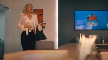 Sac Birkin Hermes 25 porté par Isla Gordon (Kate Hudson) comme on le voit dans Running Point (S01E01)