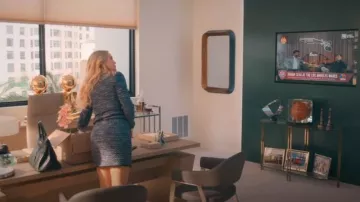 Generation Love Jupe en tweed Sandra pour femme portée par Isla Gordon (Kate Hudson) comme on le voit dans Running Point (S01E01)