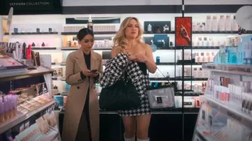 Marc Jacobs El bolso de mano de cuero Stam usado por Isla Gordon (Kate Hudson) como se ve en Running Point (S01E02)