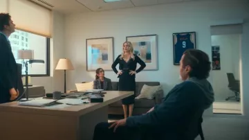 Black Halo Jackie O Pencil Skirt worn by Isla Gordon (Kate Hudson) as seen in Running Point (S01E02)