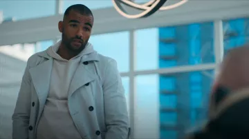 Lululemon Sweat à capuche en coton texturé à double tricot porté par Marcus Winfield (Toby Sandeman) comme on le voit dans Running Point (S01E03)