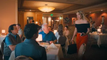 Sac à main Hermes Togo Birkin 30 porté par Isla Gordon (Kate Hudson) comme on le voit dans Running Point (S01E04)