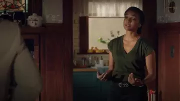 Rag and Bone Baby Spire Hip Belt worn by Nyla Harper (Mekia Cox) as seen in The Rookie (S07E02)