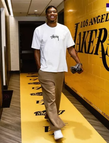 Neceser Goyard Black 'Boeing 25' usado por Rui Hachimura en la cuenta de Instagram @lakers