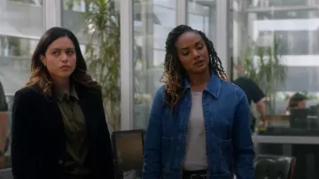 AG Jeans Alix Zip Denim Veste portée par Nyla Harper (Mekia Cox) comme on le voit dans The Rookie (S07E04)