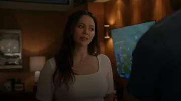 Top de cuello cuadrado Lexi Rib de capa marina usado por Lucy Chen (Melissa O'Neil) como se ve en The Rookie (S07E04)