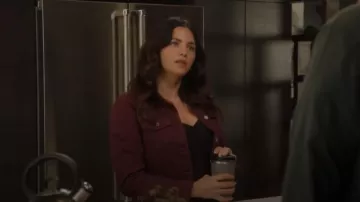 Free People We the Rumors Denim Jacke usado por Bailey Nune (Jenna Dewan) como se ve en The Rookie (T07E06)