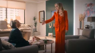 Pantalon Simkhai Kyra porté par Isla Gordon (Kate Hudson) comme on le voit dans Running Point (S01E07)