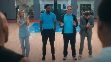 Fille préférée : Le gilet blazer à deux boutons Nadine porté par Isla Gordon (Kate Hudson) comme on le voit dans Running Point (S01E08)