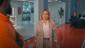 Favorite Daughter Beige Pinstripe Longline Blazer worn by Isla Gordon (Kate Hudson) as seen in Running Point (S01E08)