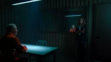 We The Free Tinsley Baggy High-Rise Jeans porté par Rebecca Henderson (Melissa Roxburgh) comme on le voit dans The Hunting Party (S01E02)