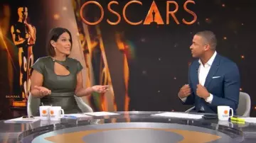 Robe midi en trou de serrure Elie Tahari portée par Dana Jacobson telle que vue dans CBS Mornings le 1er mars 2025