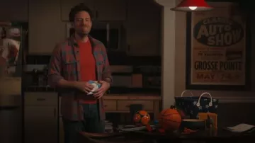 Faherty Legend Sweater Shirt à carreaux bleu rose porté par Brett (Ben Rappaport) comme on le voit dans Grosse Pointe Garden Society (S01E02)