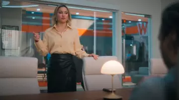 Elie Tahari Gathered Leather Skirt worn by Isla Gordon (Kate Hudson) as seen in Running Point (S01E09)